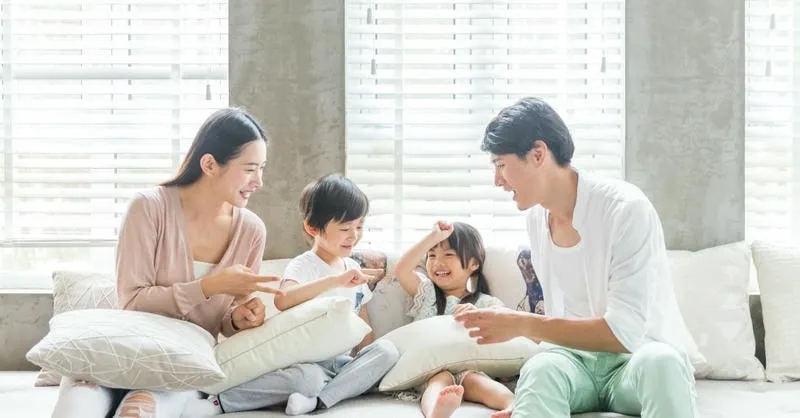 Gia đình tận hưởng không gian sạch muỗi sau dịch vụ phun thuốc Gia đình tận hưởng không gian sạch muỗi sau dịch vụ phun thuốc